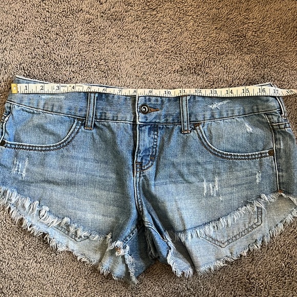 BILLABONG Jean Shorts - Picture 5 of 5